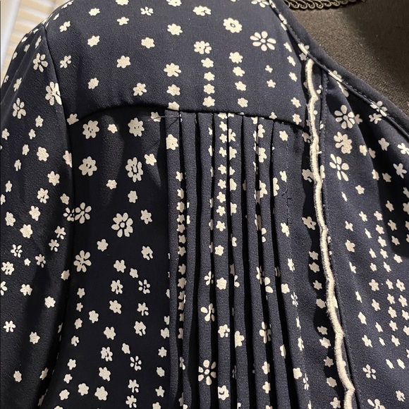 GAP Peasant Floral Pleated Pintuck Longsleeve Top Navy White Size S - Picture 8 of 11